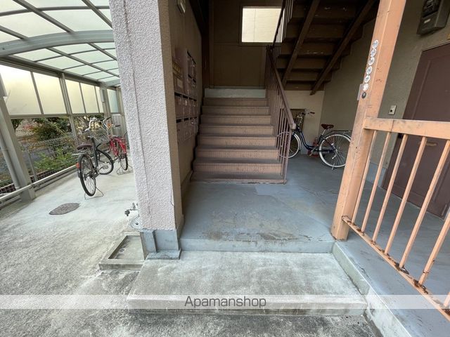 栄ハイツの玄関写真