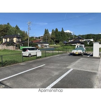 グリーンハイツ[2LDK/53m2]の駐車場1