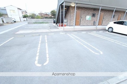 香川県高松市伏石町[1LDK/33.61m2]の駐車場
