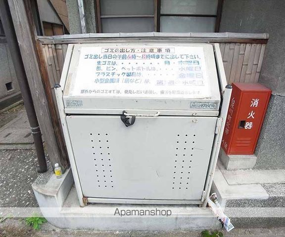 泉川町アパートの外観写真