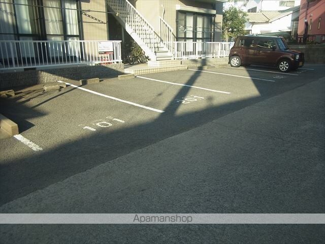 ディアス栄谷[3K/46.8m2]の駐車場