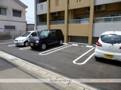 ブルーリーフ・ベル[1R/28.38m2]の駐車場