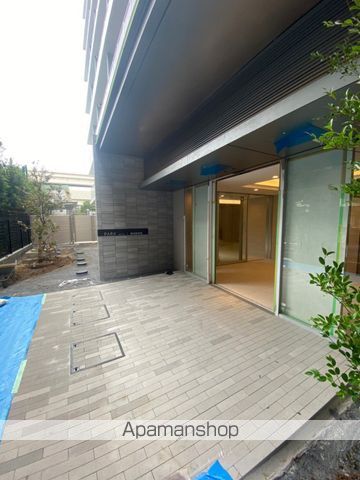パークアクシス横浜阪東橋の玄関写真