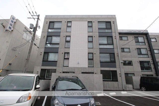 G EASTの外観写真