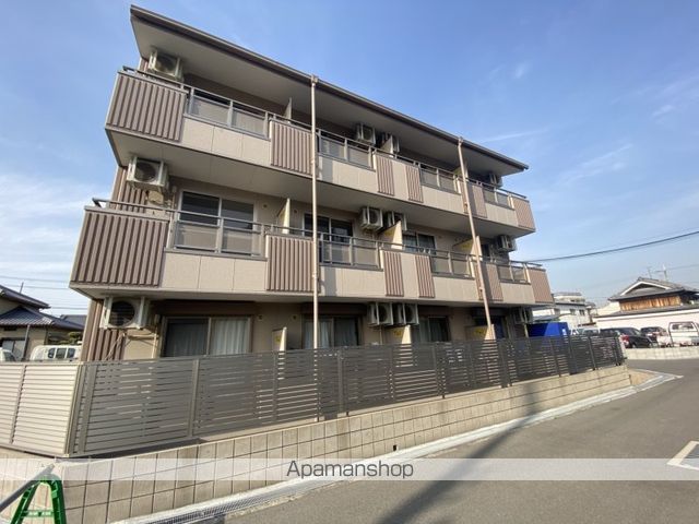 クリスタルマンションの外観写真