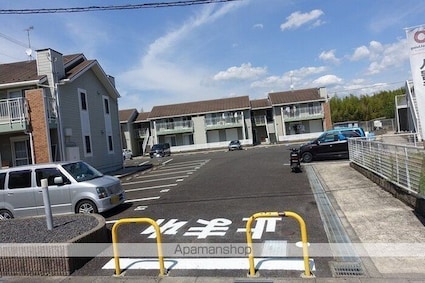 夢咲きの里　Ｄ[1R/40.36m2]の駐車場1