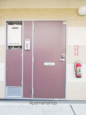 レオパレスレオーノ古府中の玄関写真