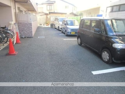 ミニョン　メゾン　ジュジュ[1K/32.12m2]の駐車場