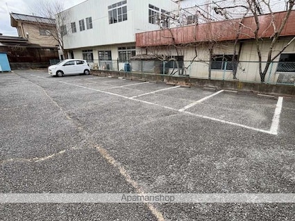 レオパレスグリーンヒル塩尻[1K/23.18m2]の駐車場1