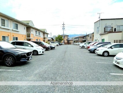 長野県長野市篠ノ井会[2LDK/62.34m2]の駐車場