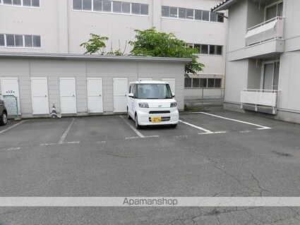 フロイデンハイムⅢ[1K/29.6m2]の駐車場