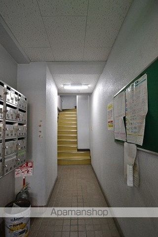 沖ビルの玄関写真