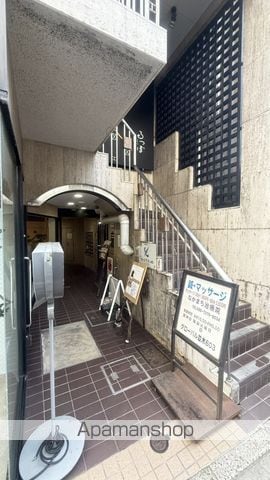グローバル並木通りの玄関写真