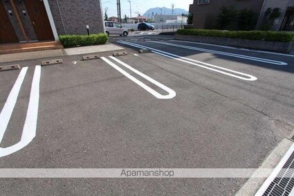 ル・レーヴＢ[2LDK/57.22m2]の駐車場