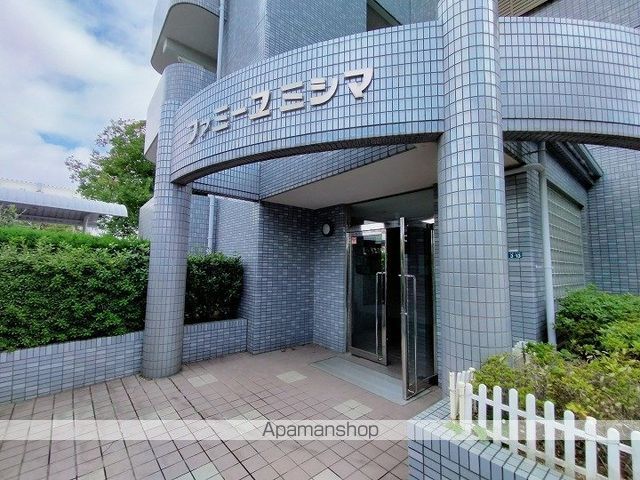 ファミーユミシマの玄関写真
