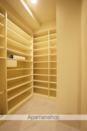 ロイヤルパークスＥＲ万代[2LDK/64.72m2]の内装2