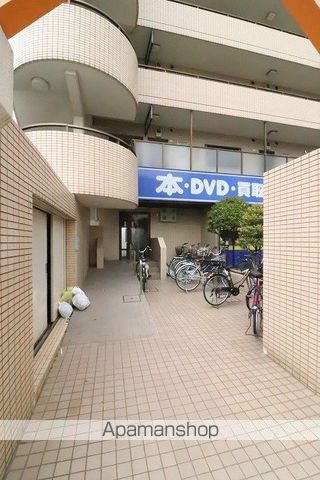 イーストビレッジの玄関写真