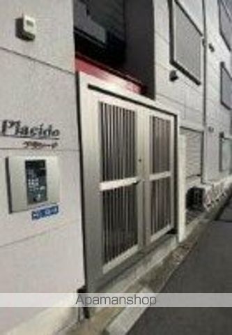 プラシードの玄関写真