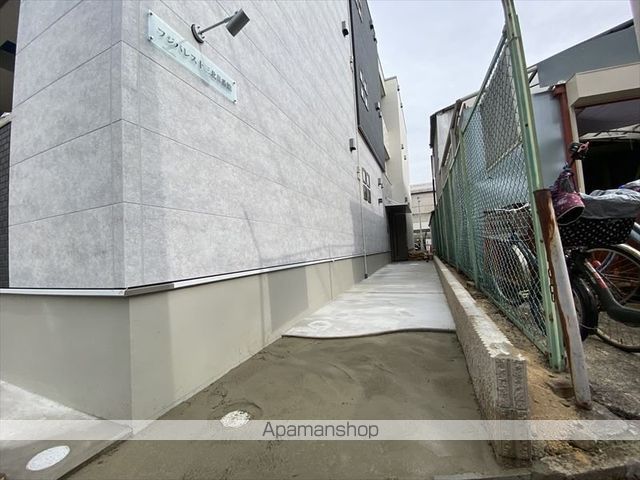 フジパレス十三北II番館の玄関写真