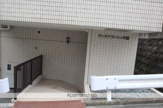 ヴィラブランシュ牛田の玄関写真