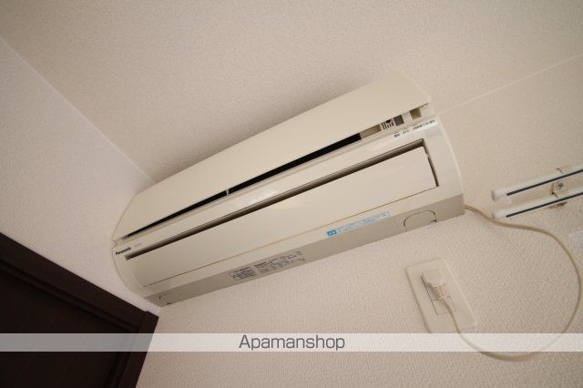 a.Tarpoの内装写真