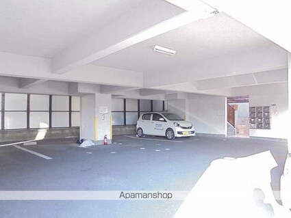 マンションセレスト[1K/25m2]の駐車場