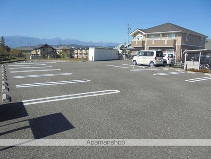 長野県松本市大字里山辺[2LDK/58.86m2]の駐車場