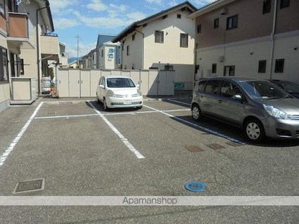 グランシャリオ優ＡＢ[2K/43.75m2]の駐車場