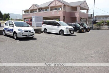 広島県府中市中須町[2LDK/65.64m2]の駐車場1