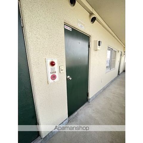 和工ビルの玄関写真