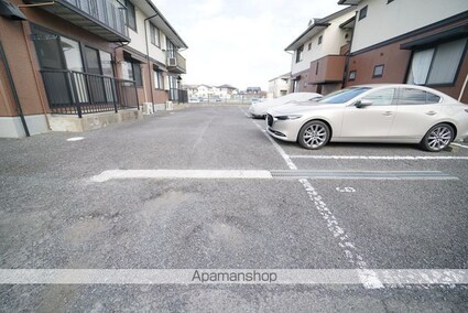 シェーンヴィラ　Ｂ棟[2LDK/55.44m2]の駐車場2