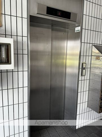 日映マンションIIの玄関写真