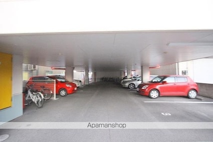 キング・ビー[1K/25.92m2]の駐車場