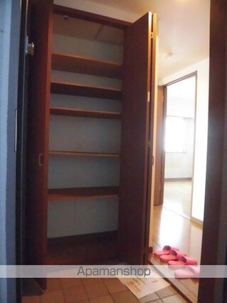 ラトナ東口ビル[3LDK/79.82m2]の玄関