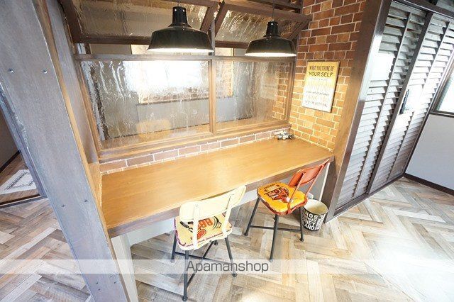 高槻市 3階建 築37年の内装写真