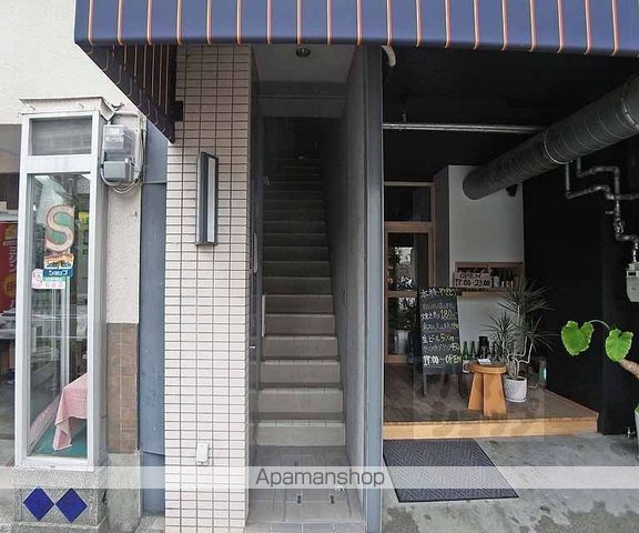 アーバン北村出町の玄関写真
