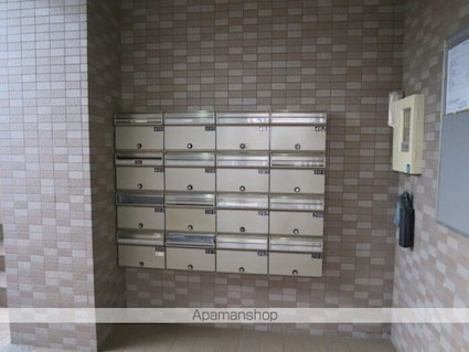 パインツリーコート[3DK/64.81m2]のエントランス1