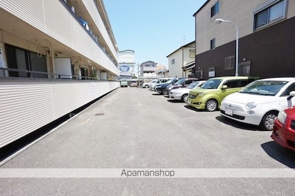 アーバンハイツ若松[1R/32.76m2]の駐車場