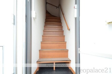 レオパレスカネイ[1K/23.97m2]の玄関