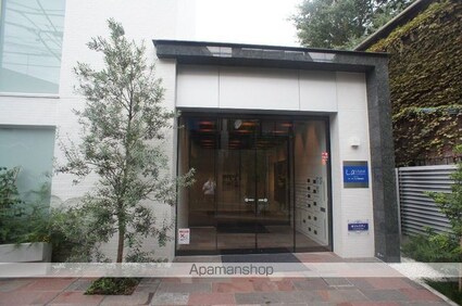 東京都新宿区西新宿４丁目[1K/30.57m2]のエントランス