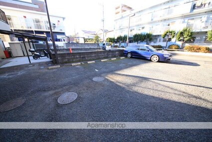 ヴィラエスポワール[1LDK/51.03m2]の駐車場