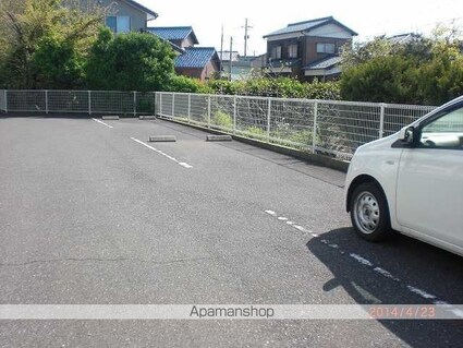 レオパレスつぬが[1K/23.18m2]の駐車場