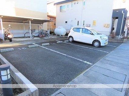 レオパレスエトワール[1K/23.18m2]の駐車場1