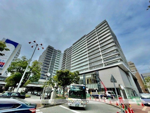 プラウド阪急塚口駅前の外観写真