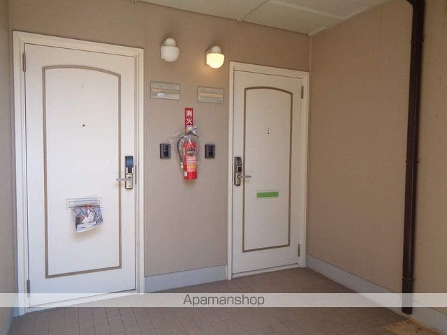 エトワール三津屋B棟の玄関写真
