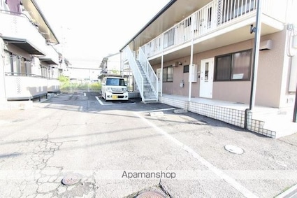 シューグランドールＡ・Ｂ棟[2DK/40.22m2]の駐車場