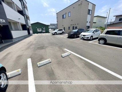 プリエ[1LDK/38.83m2]の駐車場2