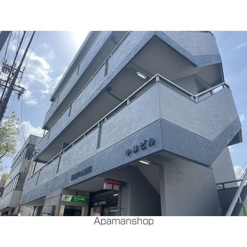 小林ビルの玄関写真