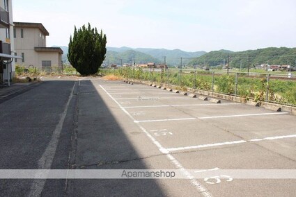 ヴィラナリー本郷１[2DK/38.46m2]の駐車場