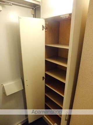 レオパレスＡＬＦＡＣＩＴＹ　Ｈ[1K/19.87m2]の玄関1